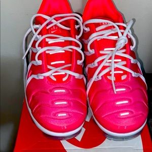 Air vapormax plus women’s size 9